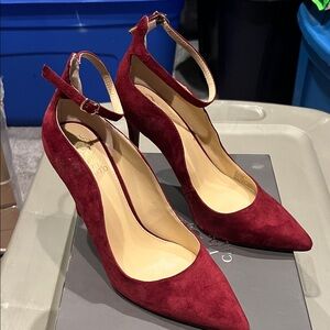 Vince Camuto Burgundy Suede Heels. Size 9M